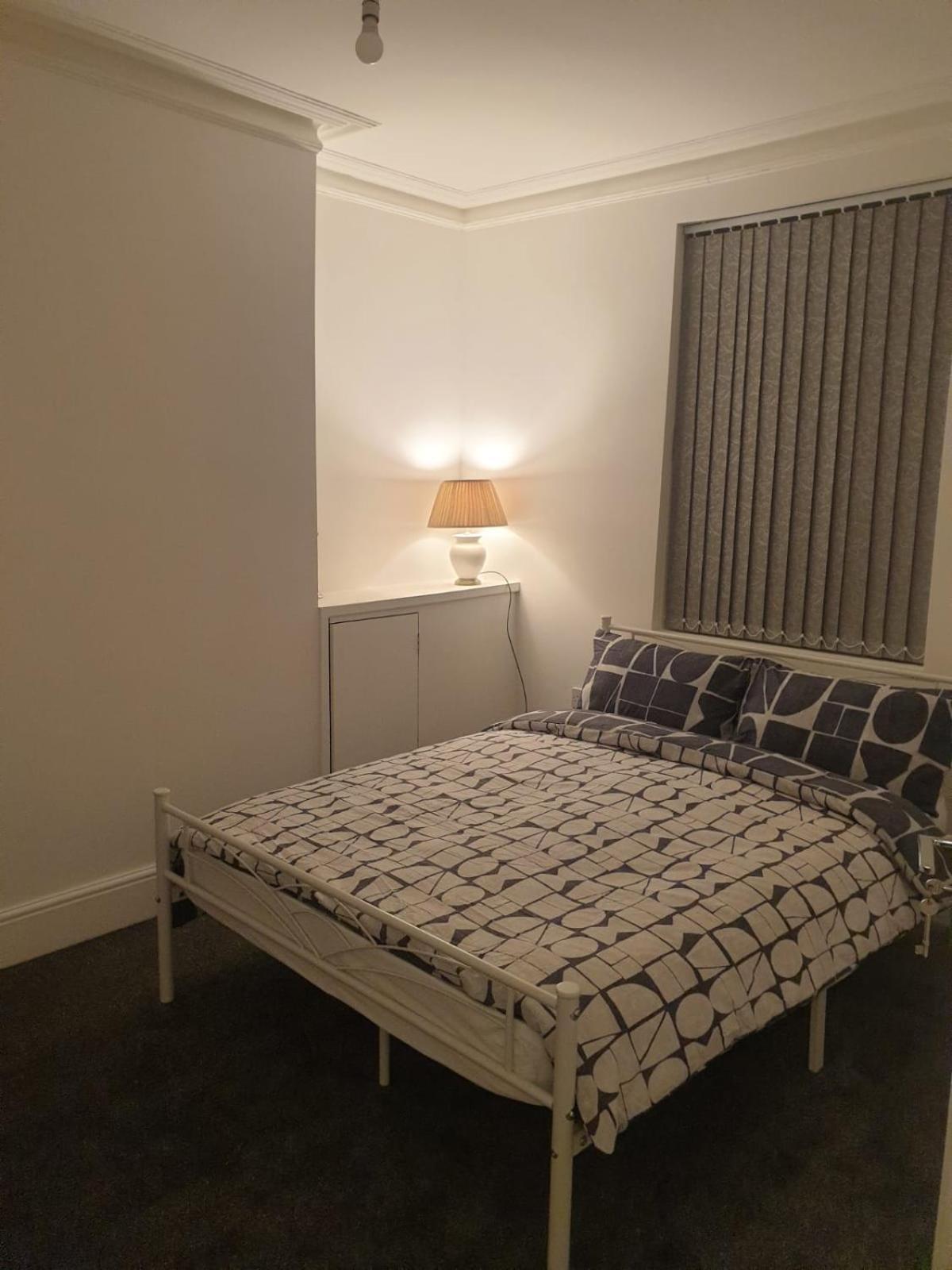 Sweet Dreams 2 Hotel Luton  Ngoại thất bức ảnh